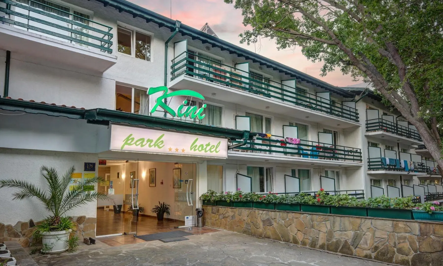 Kini Park Hotel All Inclusive & Free Parking Golden Sands